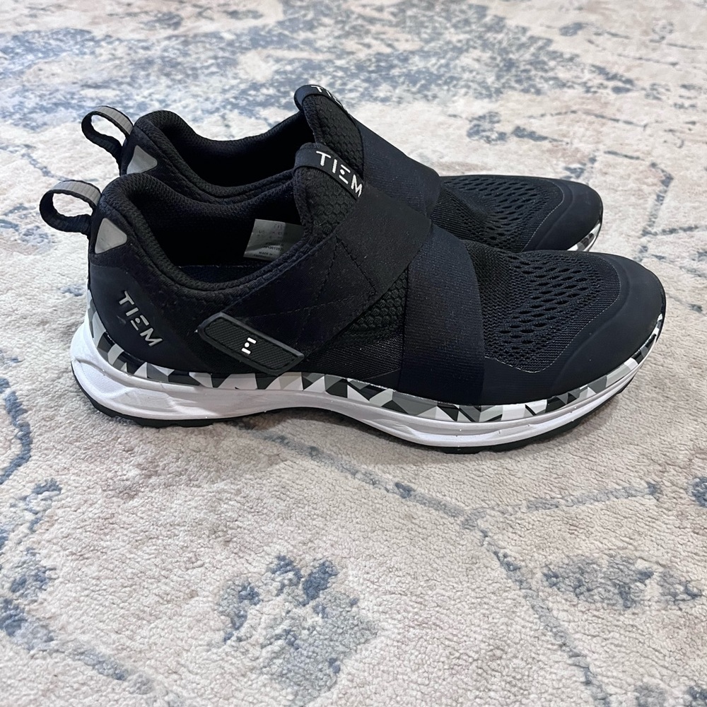 TIEM Slipstream Cycle Shoes - Black Geometric - Womens 8.5 *with SPD clips*